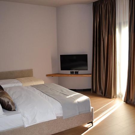 N'Peze Hotel Ljaknasi エクステリア 写真