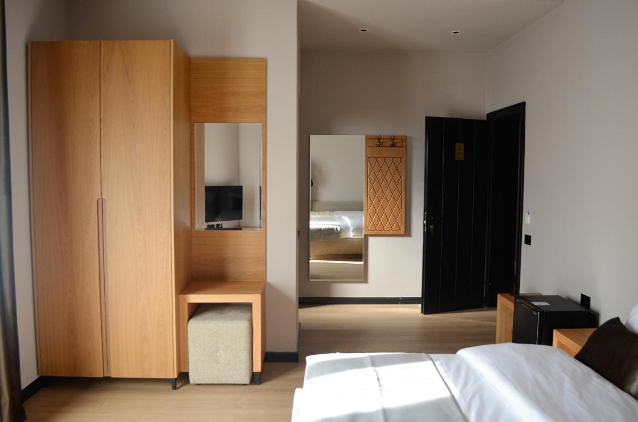 N'Peze Hotel Ljaknasi エクステリア 写真