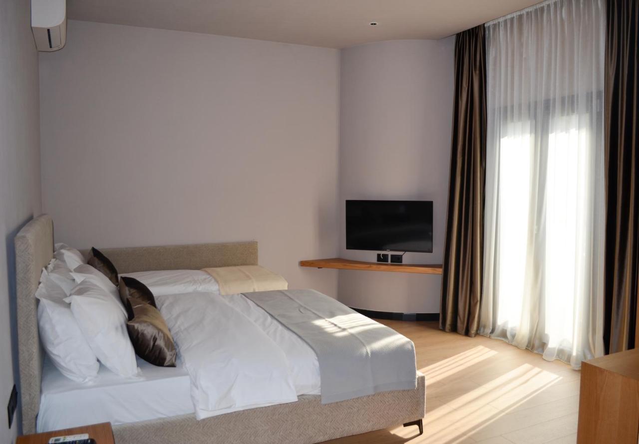 N'Peze Hotel Ljaknasi エクステリア 写真
