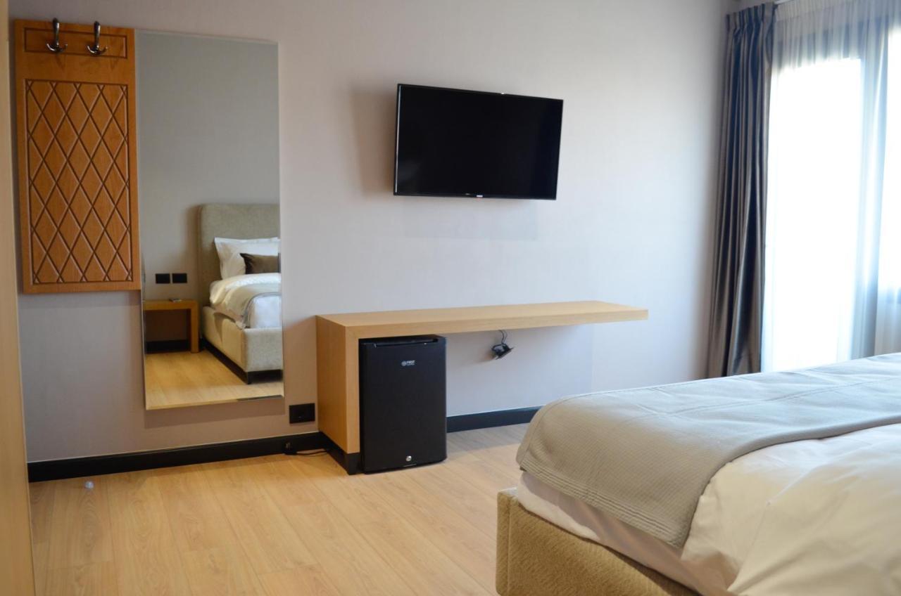 N'Peze Hotel Ljaknasi エクステリア 写真