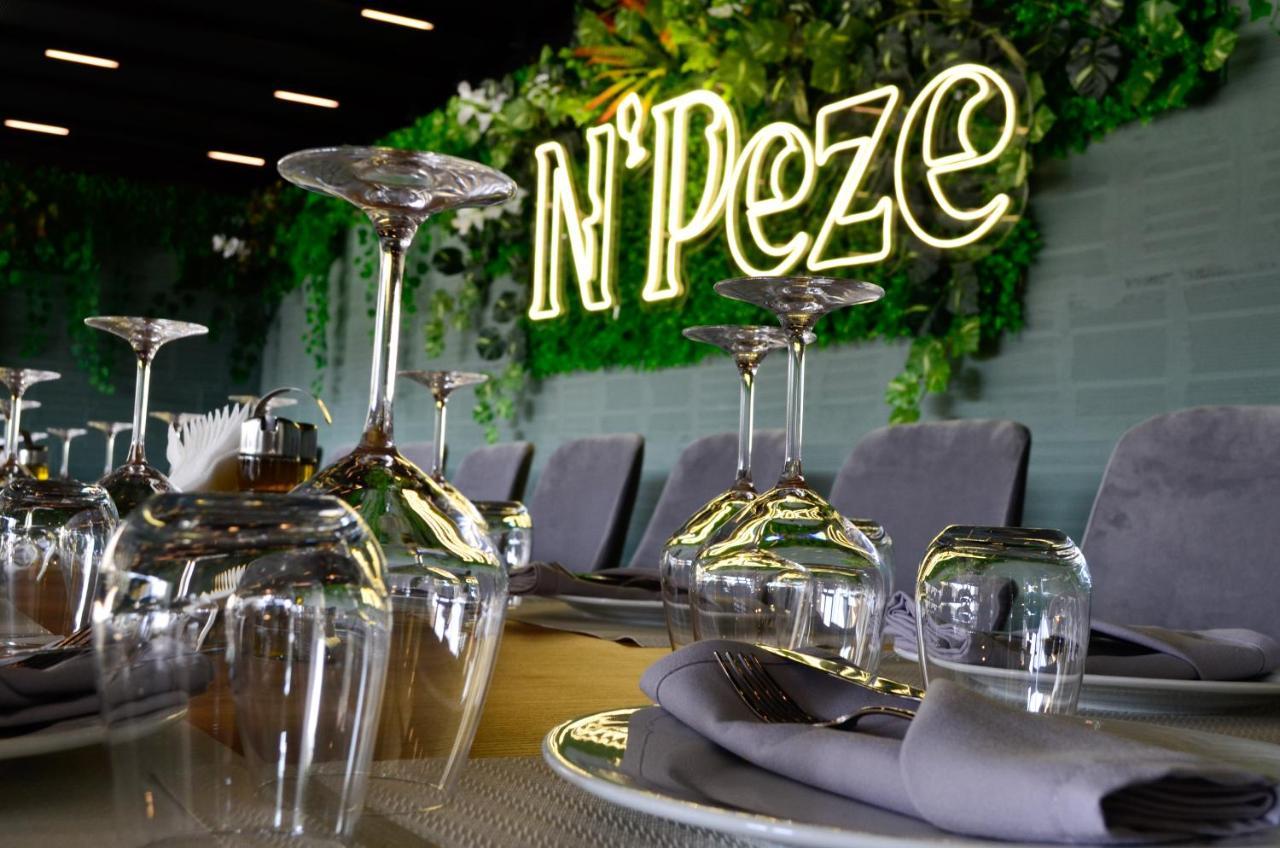 N'Peze Hotel Ljaknasi エクステリア 写真