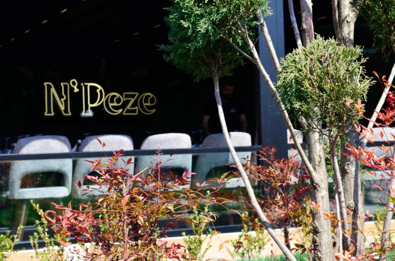 N'Peze Hotel Ljaknasi エクステリア 写真