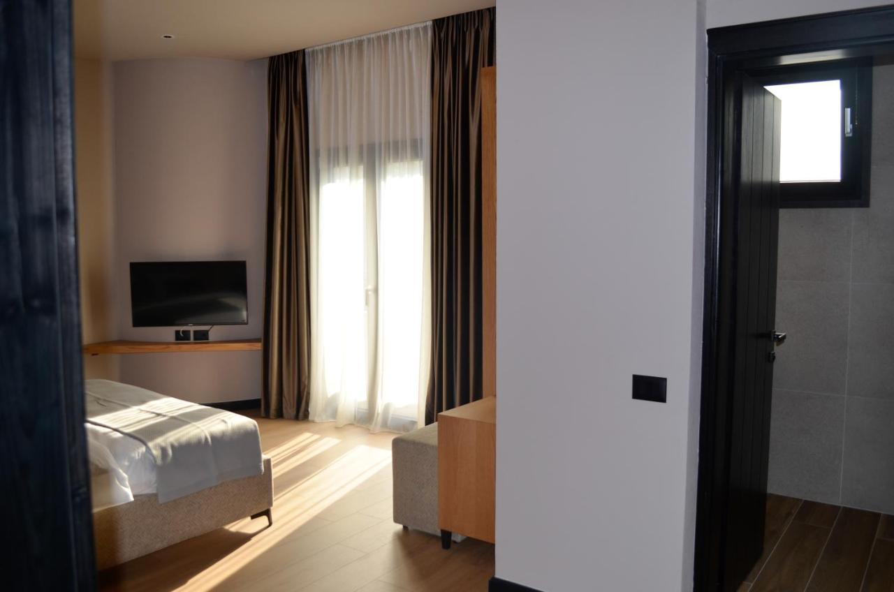 N'Peze Hotel Ljaknasi エクステリア 写真