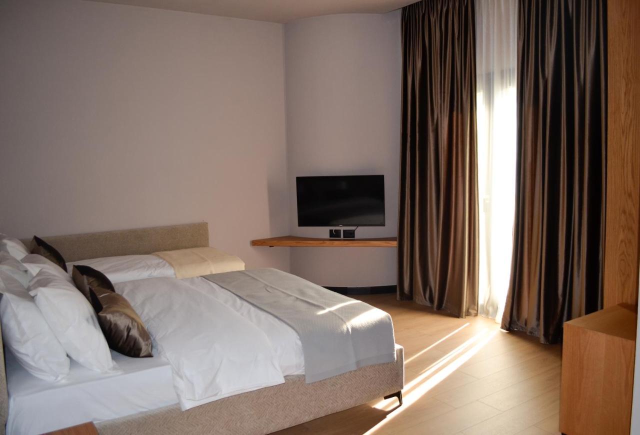 N'Peze Hotel Ljaknasi エクステリア 写真