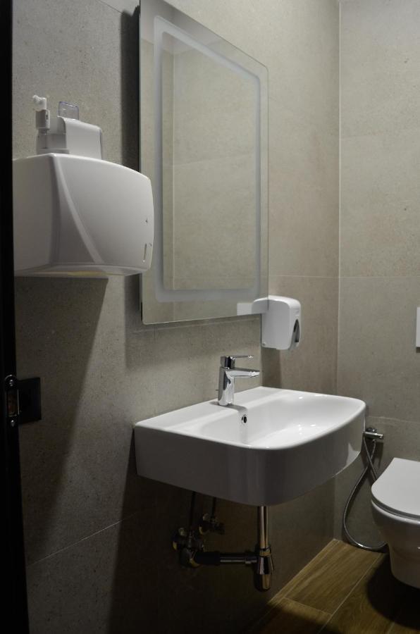 N'Peze Hotel Ljaknasi エクステリア 写真